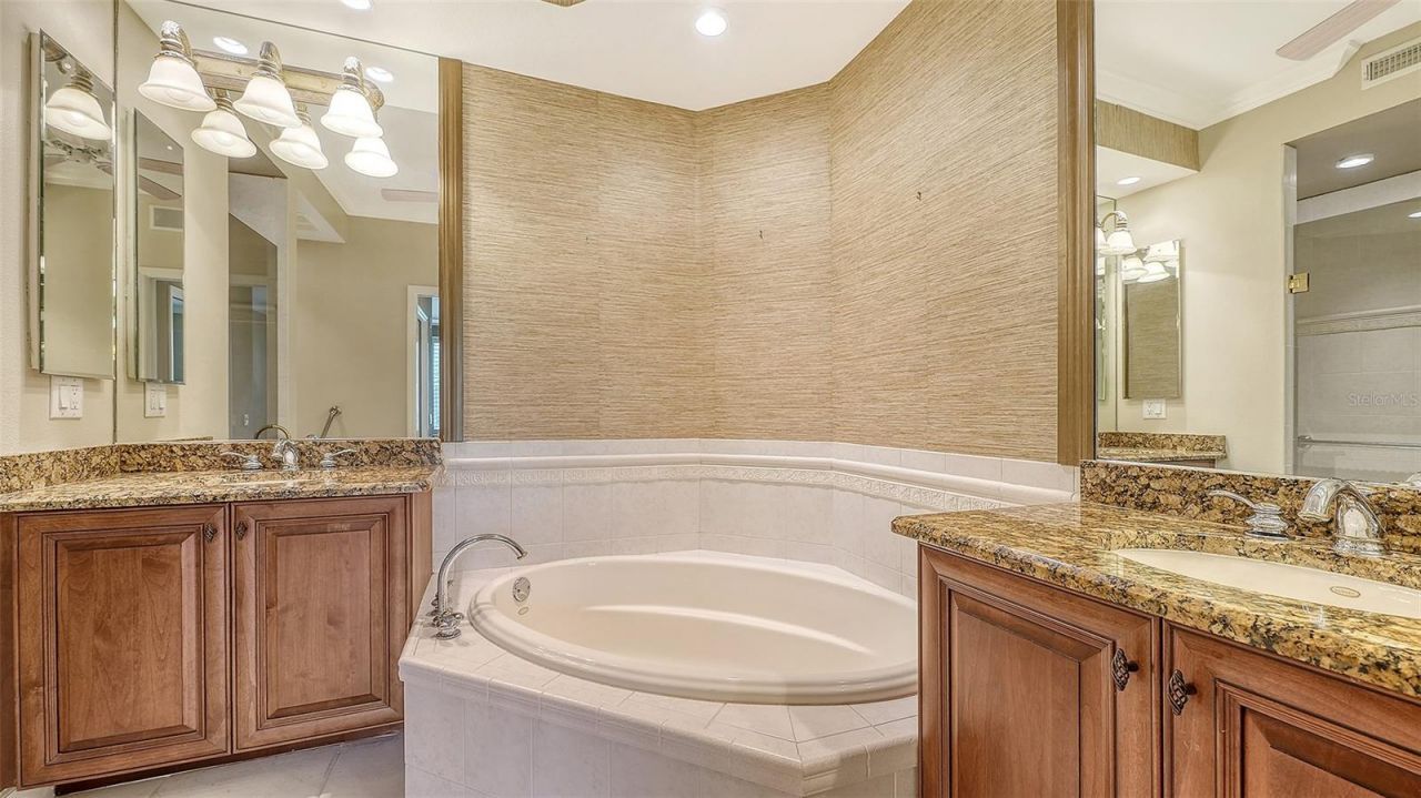 5211 Parisienne Place, Unit 101B27, Sarasota, FL 34238 Photo