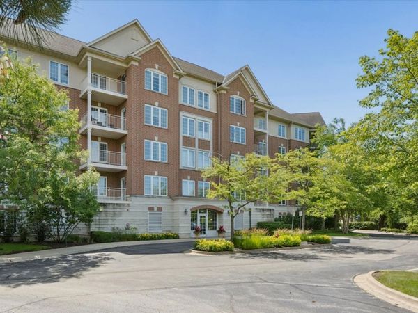 610 Robert York Avenue , Unit 202, Deerfield, IL 60015