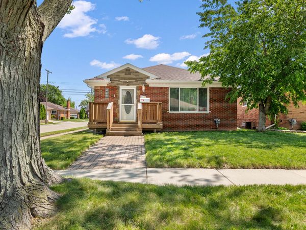 17448 Veronica Avenue, Eastpointe, MI 48021