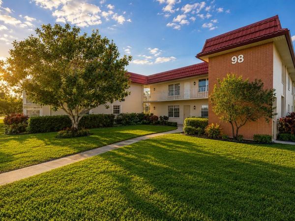98 Spring Lake Drive, Unit 103, Vero Beach, FL 32962