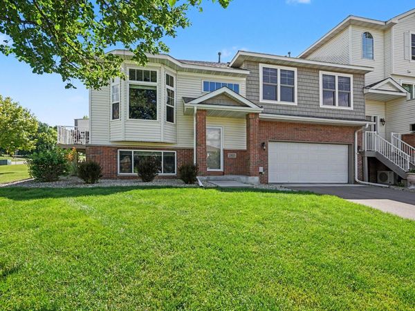 20015 Heritage Drive, Lakeville, MN 55044