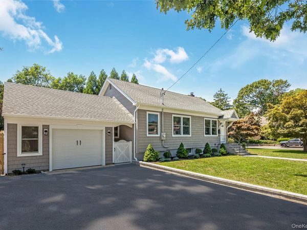2 Cherry Road, Bayville, NY 11709