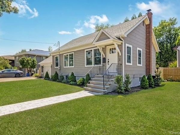 2 Cherry Road, Bayville, NY 11709