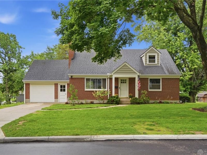 136 E Ridgeway Drive, Centerville, OH 45459 Photo 1