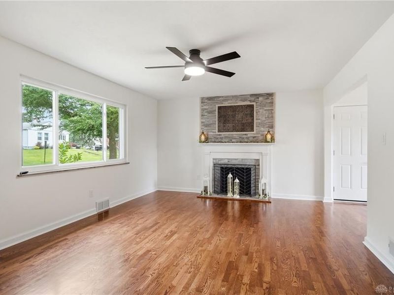 136 E Ridgeway Drive, Centerville, OH 45459 Photo 5