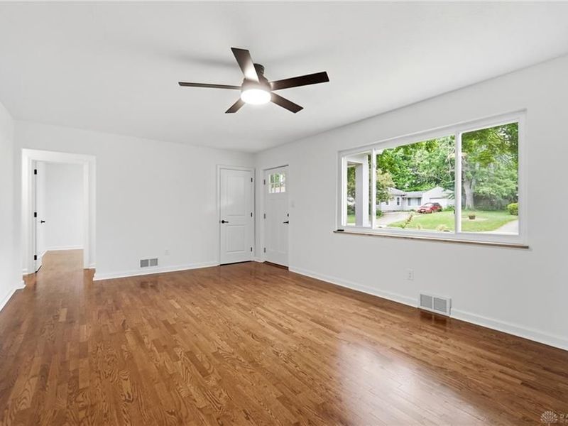 136 E Ridgeway Drive, Centerville, OH 45459 Photo 8