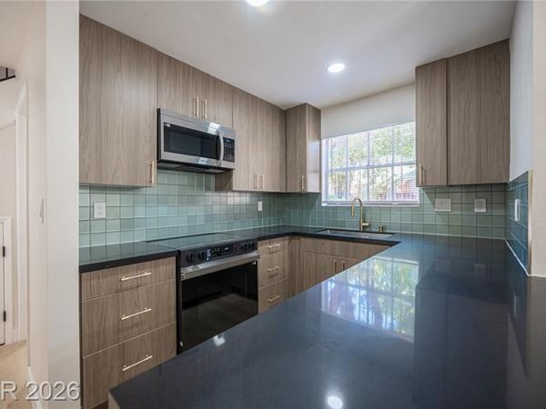 608 Tam O Shanter , Las Vegas, NV 89109