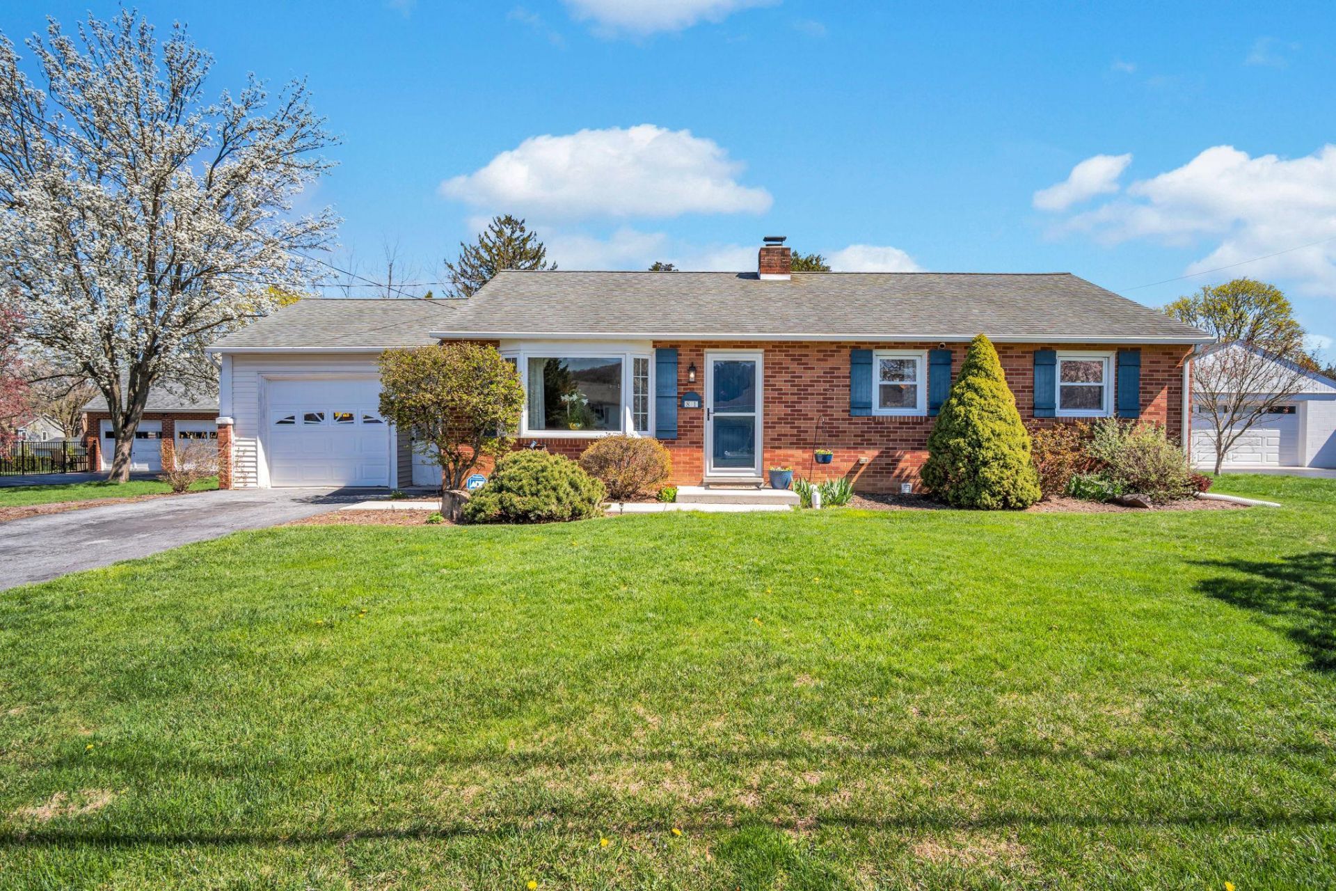 81 PEACH AVENUE , HERSHEY, PA 17033