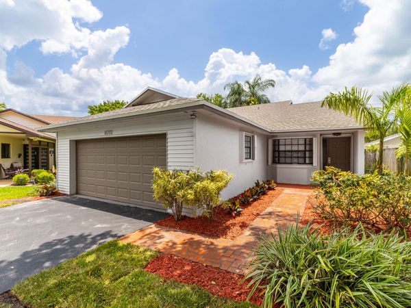 8210 SW 41st Street, Davie, FL 33328
