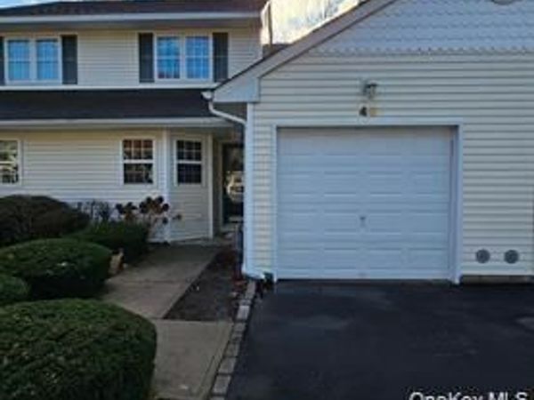 46 Blueberry Common, Riverhead, NY 11901