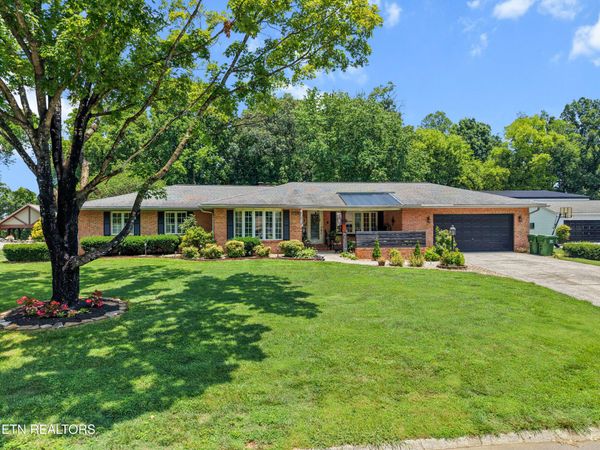 2313 Chesterfield Drive, Maryville, TN 37803