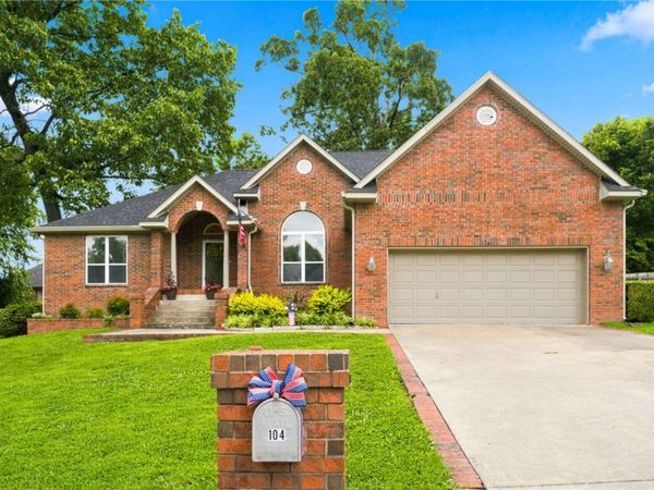 104 NW O Street, Bentonville, AR 72712