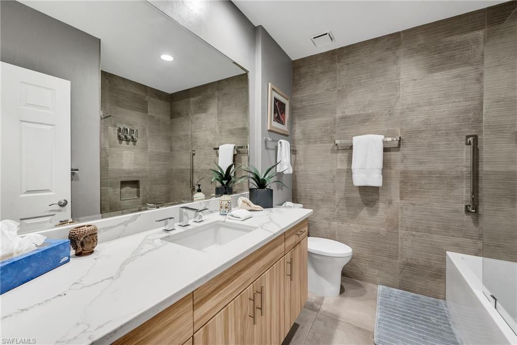 9380 Gulf Shore Dr , Unit 402, Naples, FL 34108 Photo