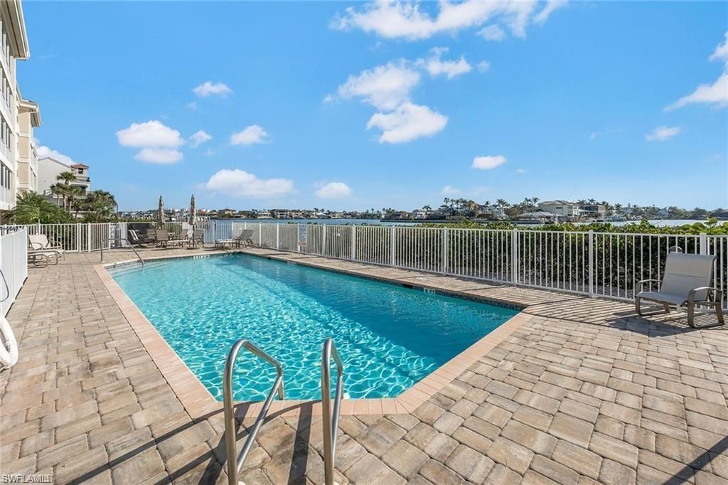 9380 Gulf Shore Dr , Unit 402, Naples, FL 34108 Photo