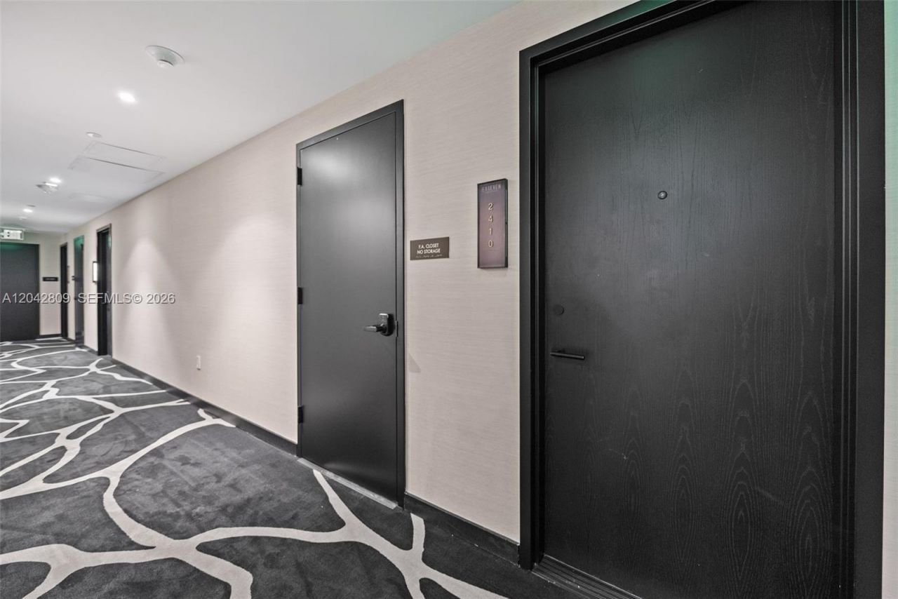 20 NE 11 , Unit 2410, Miami, FL 33132 Photo