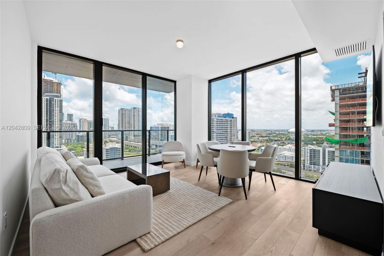 20 NE 11 , Unit 2410, Miami, FL 33132 Photo