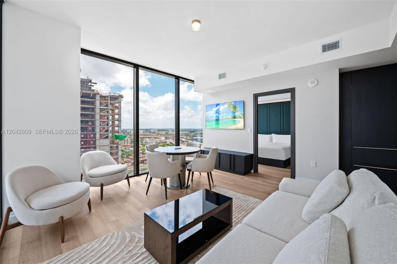20 NE 11 , Unit 2410, Miami, FL 33132 Photo