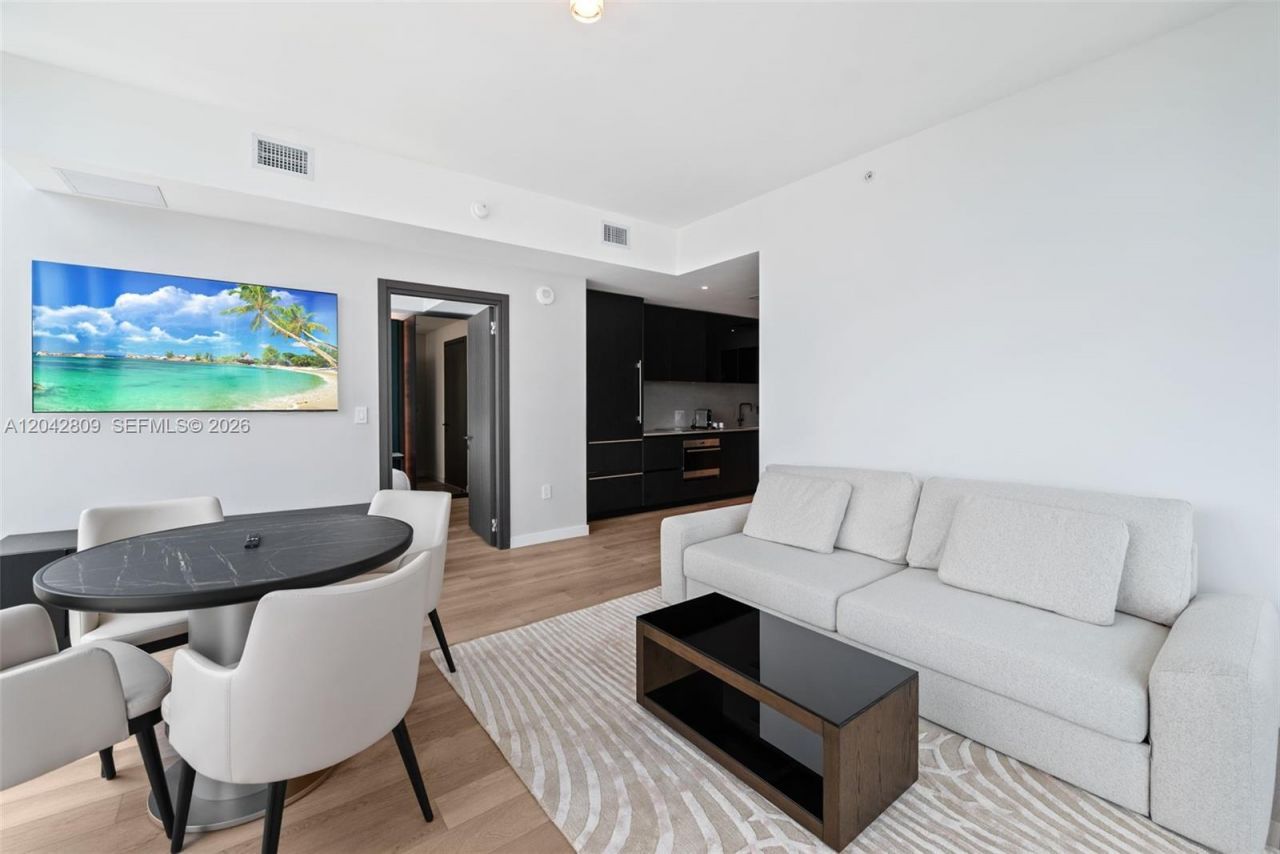 20 NE 11 , Unit 2410, Miami, FL 33132 Photo