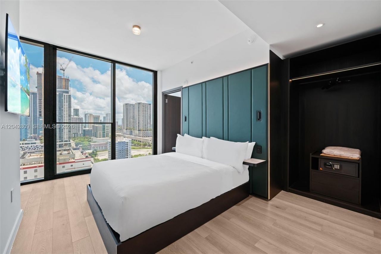 20 NE 11 , Unit 2410, Miami, FL 33132 Photo