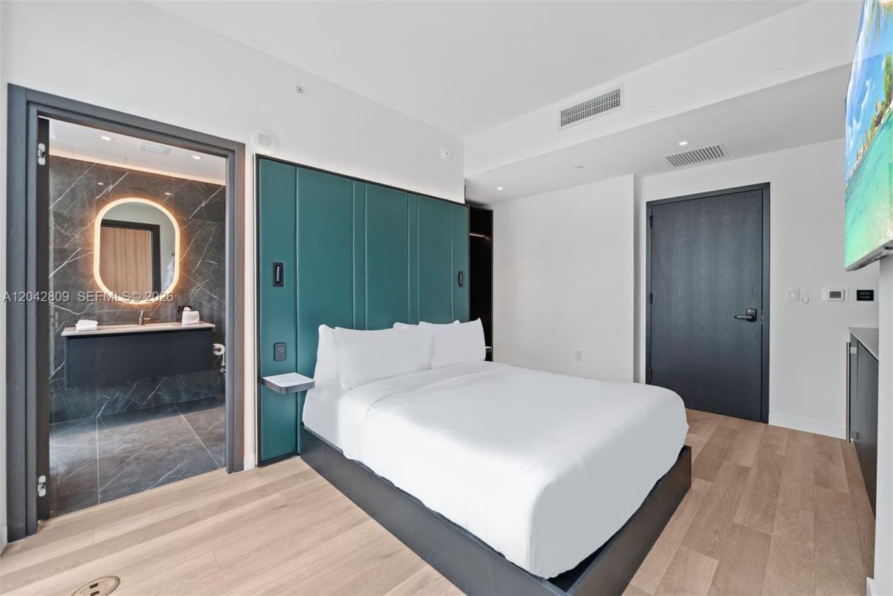 20 NE 11 , Unit 2410, Miami, FL 33132 Photo
