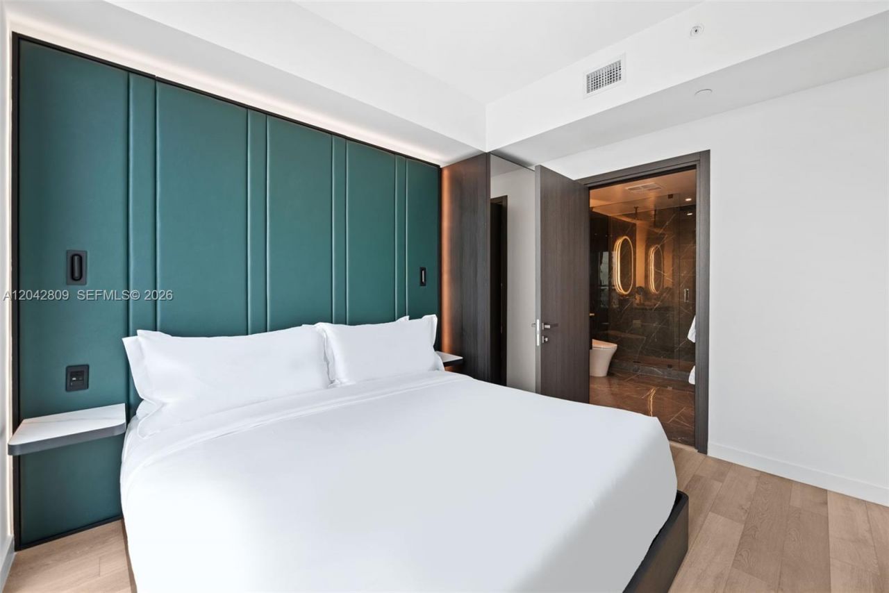 20 NE 11 , Unit 2410, Miami, FL 33132 Photo