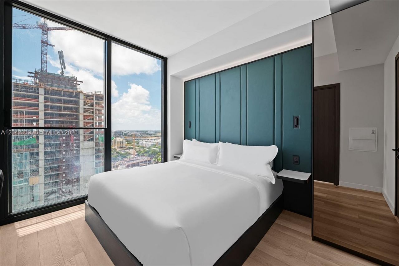 20 NE 11 , Unit 2410, Miami, FL 33132 Photo