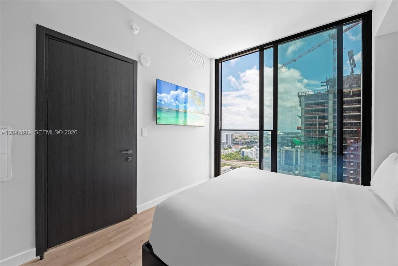 20 NE 11 , Unit 2410, Miami, FL 33132 Photo