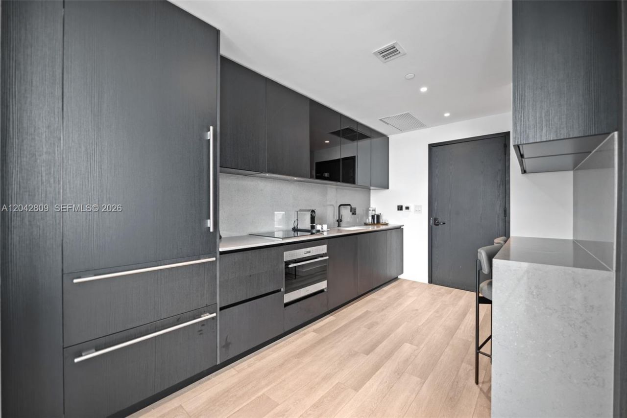20 NE 11 , Unit 2410, Miami, FL 33132 Photo