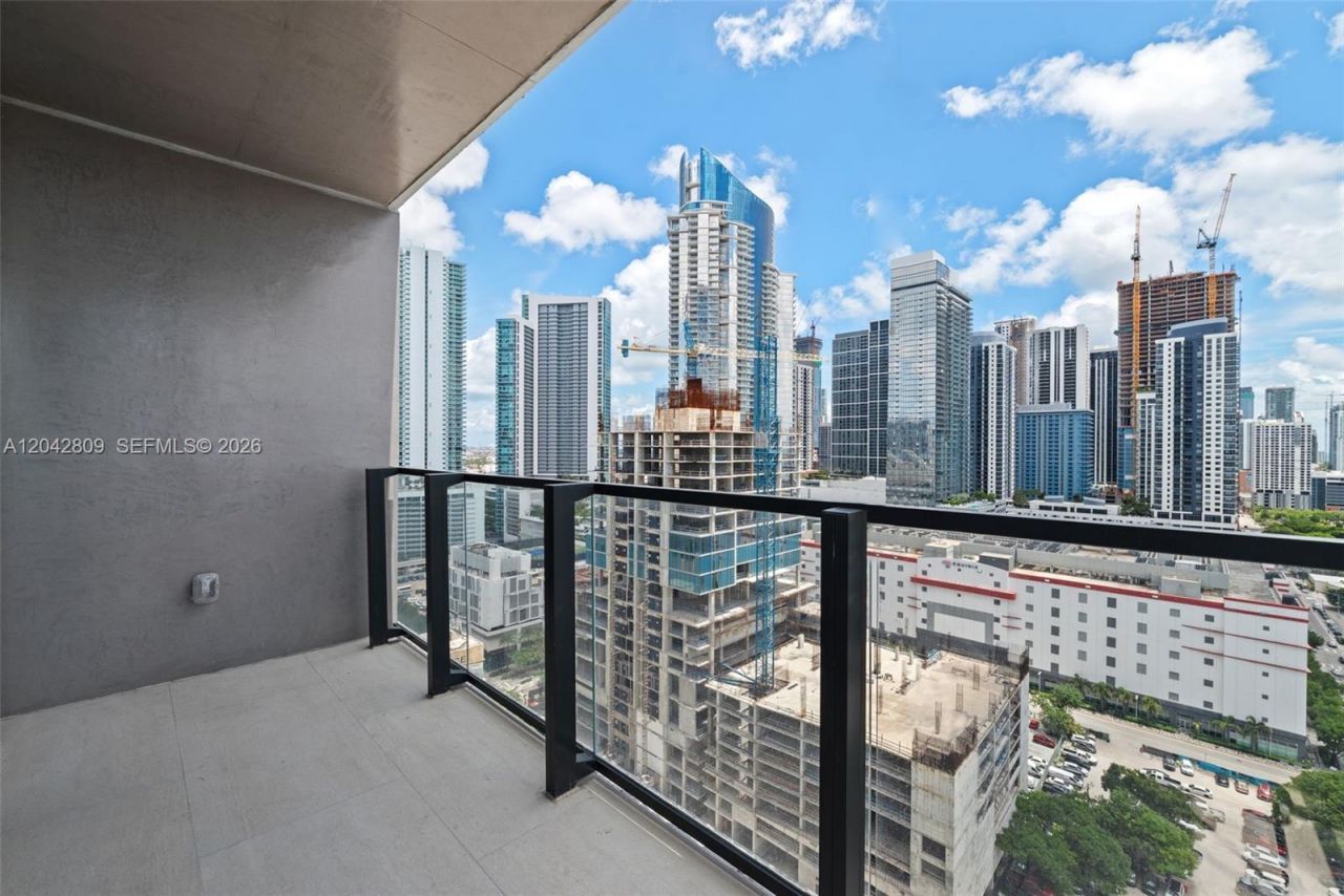 20 NE 11 , Unit 2410, Miami, FL 33132 Photo