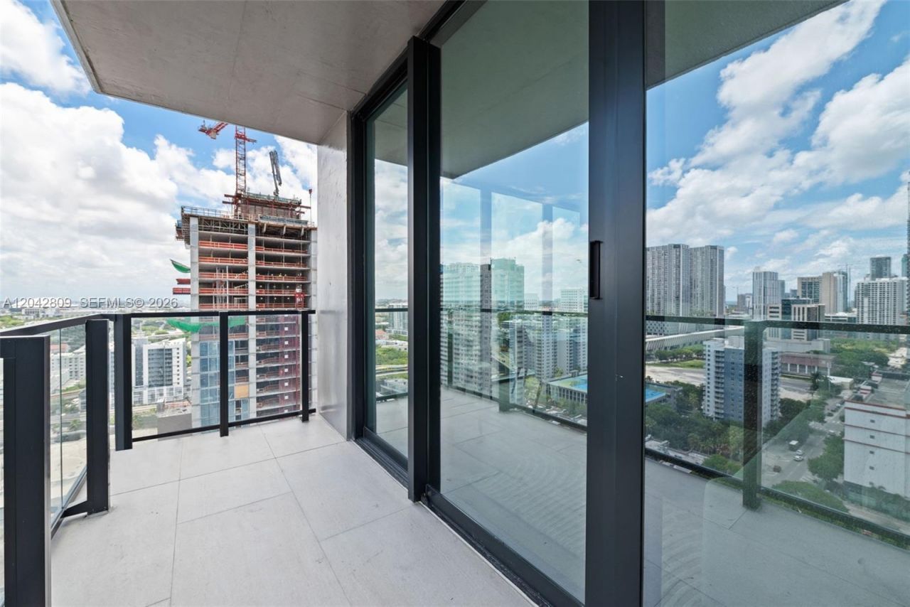 20 NE 11 , Unit 2410, Miami, FL 33132 Photo