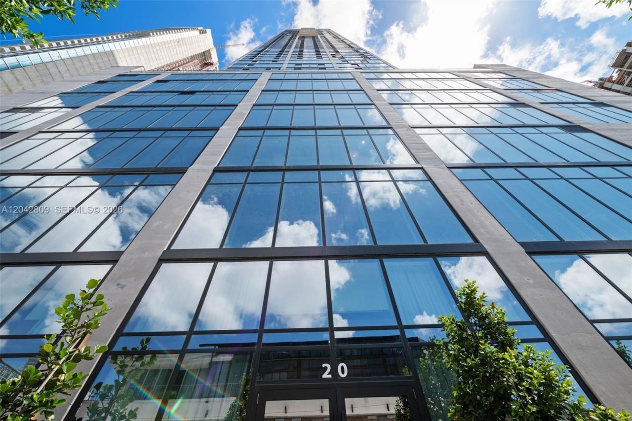 20 NE 11 , Unit 2410, Miami, FL 33132 Photo