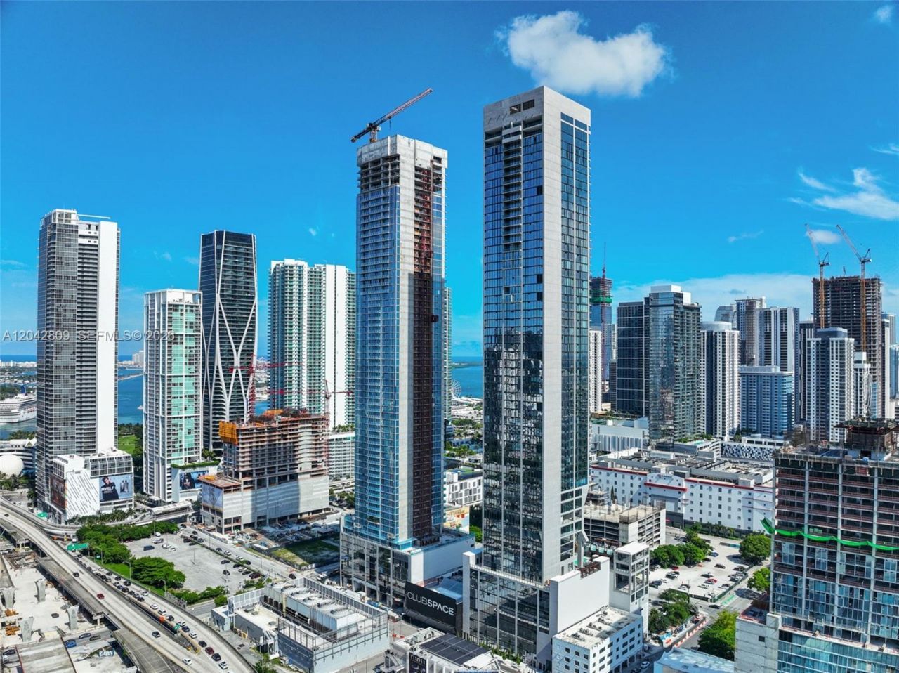 20 NE 11 , Unit 2410, Miami, FL 33132 Photo