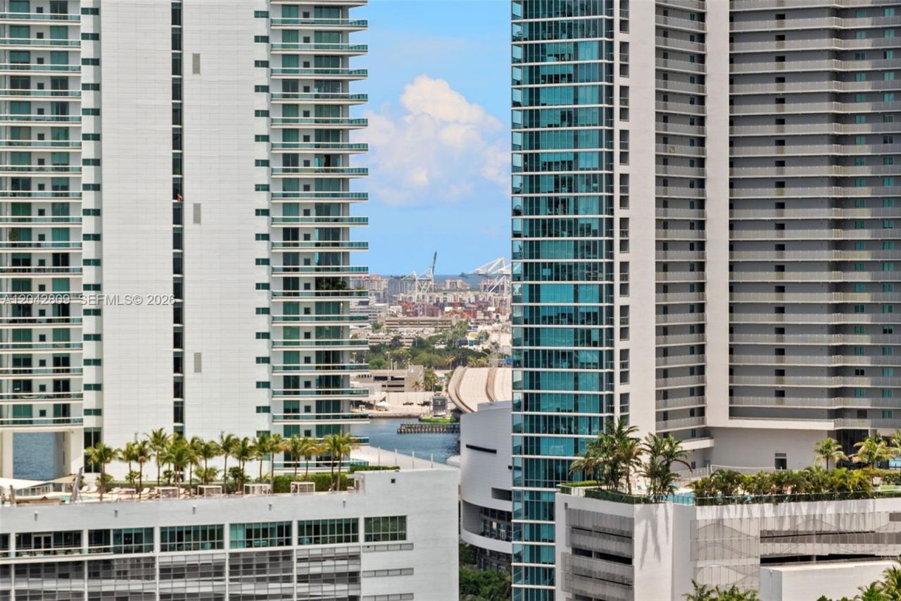 20 NE 11 , Unit 2410, Miami, FL 33132 Photo