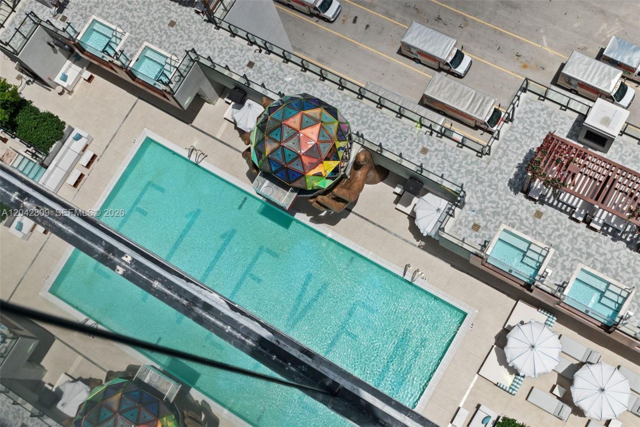 20 NE 11 , Unit 2410, Miami, FL 33132 Photo
