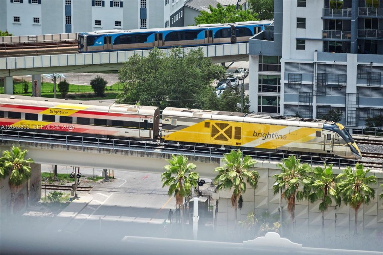 20 NE 11 , Unit 2410, Miami, FL 33132 Photo