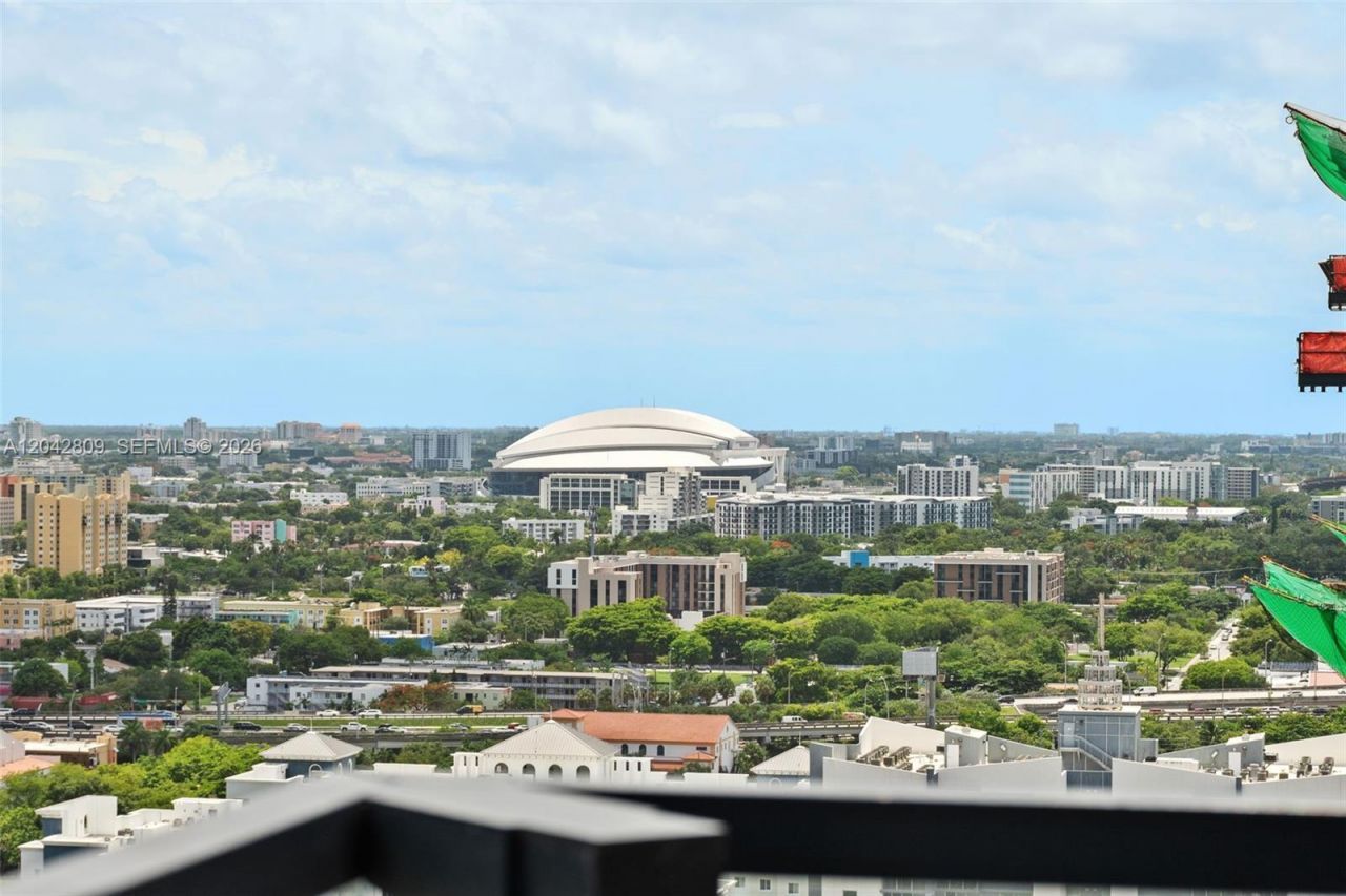 20 NE 11 , Unit 2410, Miami, FL 33132 Photo