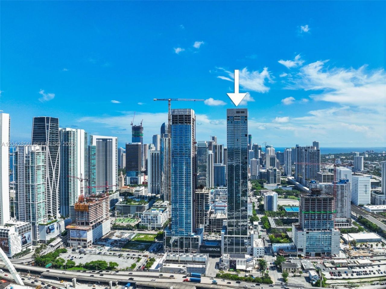 20 NE 11 , Unit 2410, Miami, FL 33132 Photo
