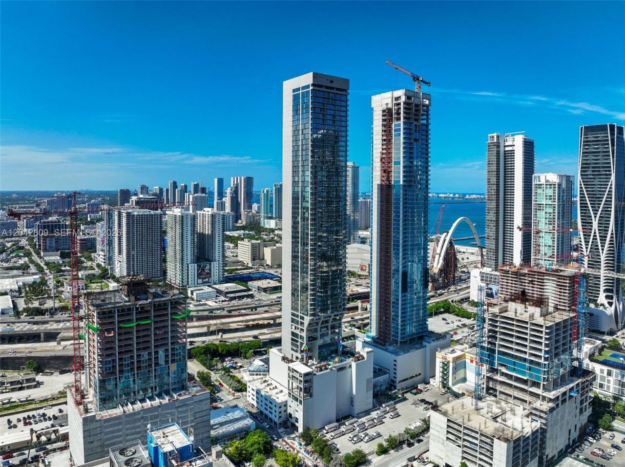 20 NE 11 , Unit 2410, Miami, FL 33132 Photo