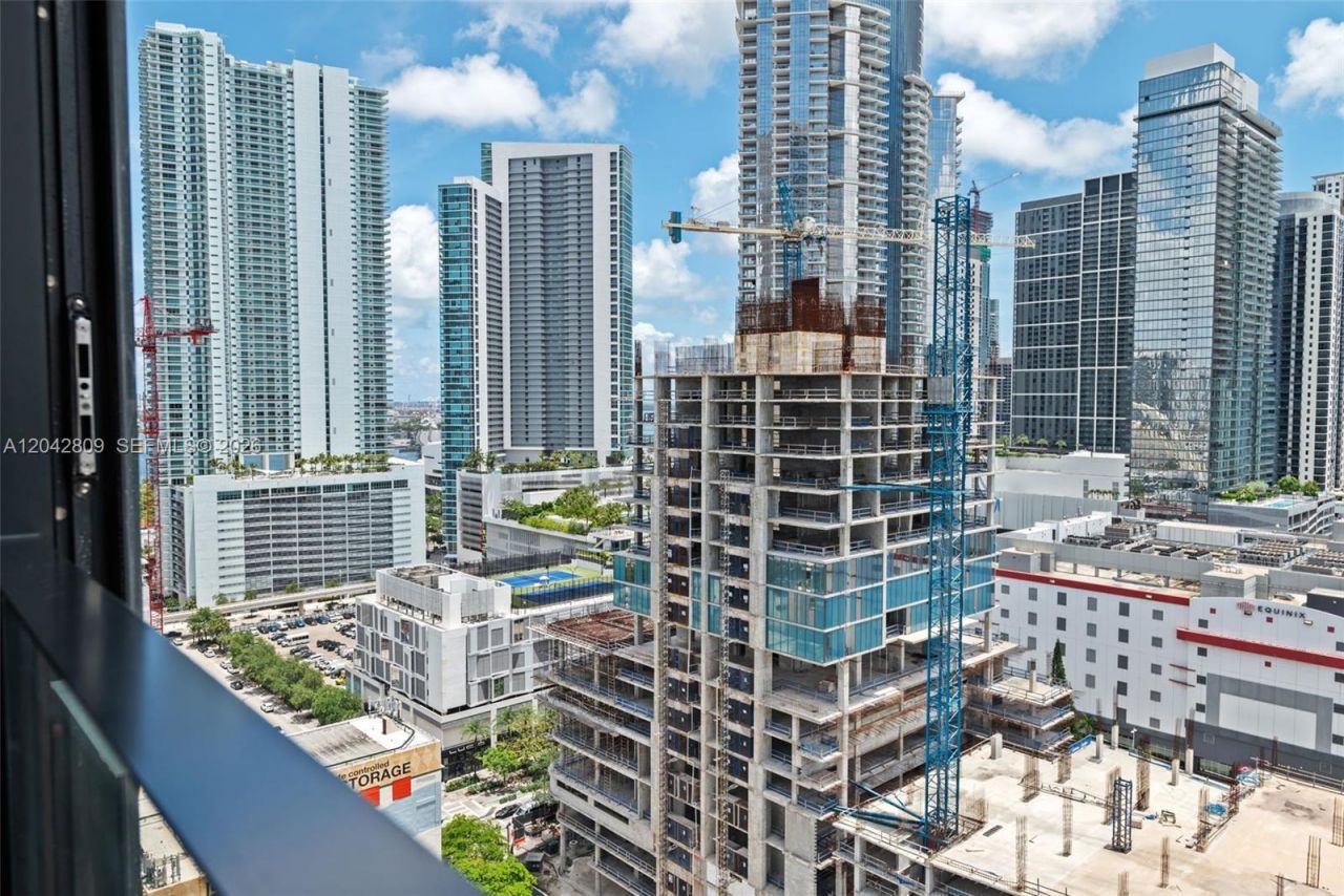 20 NE 11 , Unit 2410, Miami, FL 33132 Photo