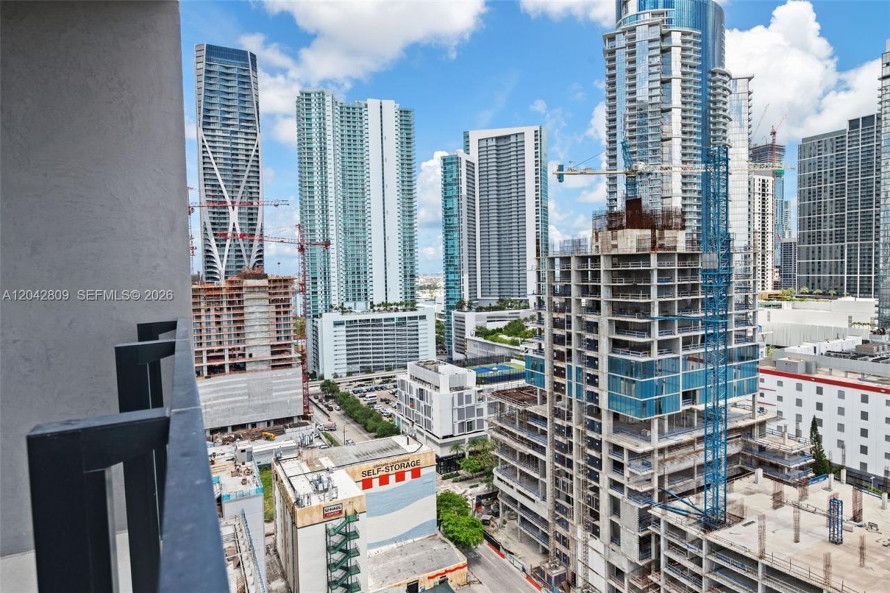 20 NE 11 , Unit 2410, Miami, FL 33132 Photo