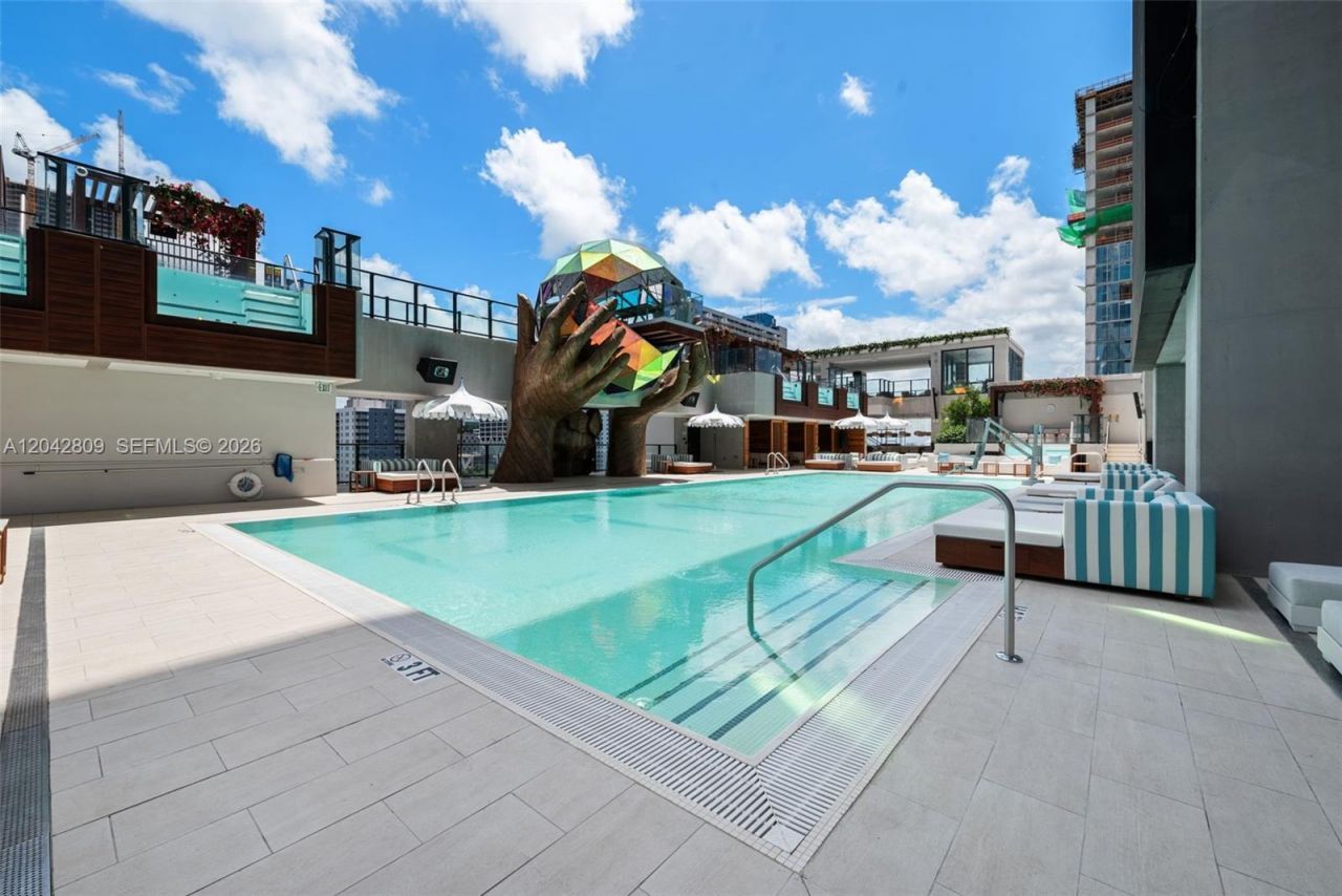 20 NE 11 , Unit 2410, Miami, FL 33132 Photo