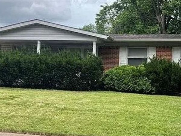 1375 Flamingo Drive , Florissant, MO 63031