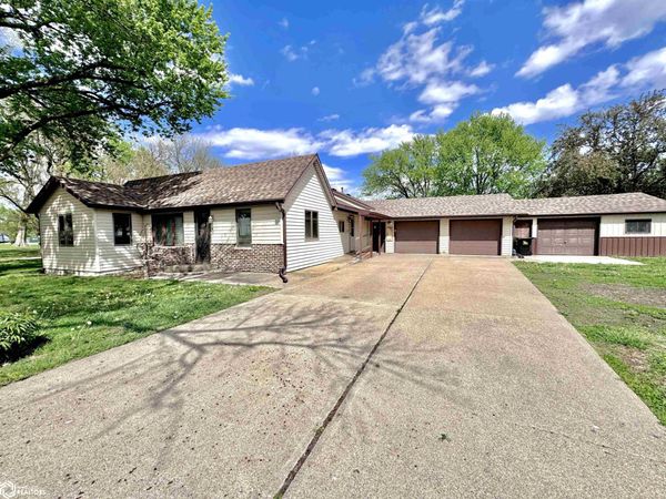 1313 4Th Street, Onawa, IA 51040