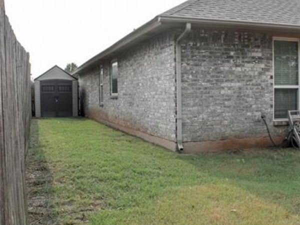 820 Glenwood Drive, Moore, OK 73160