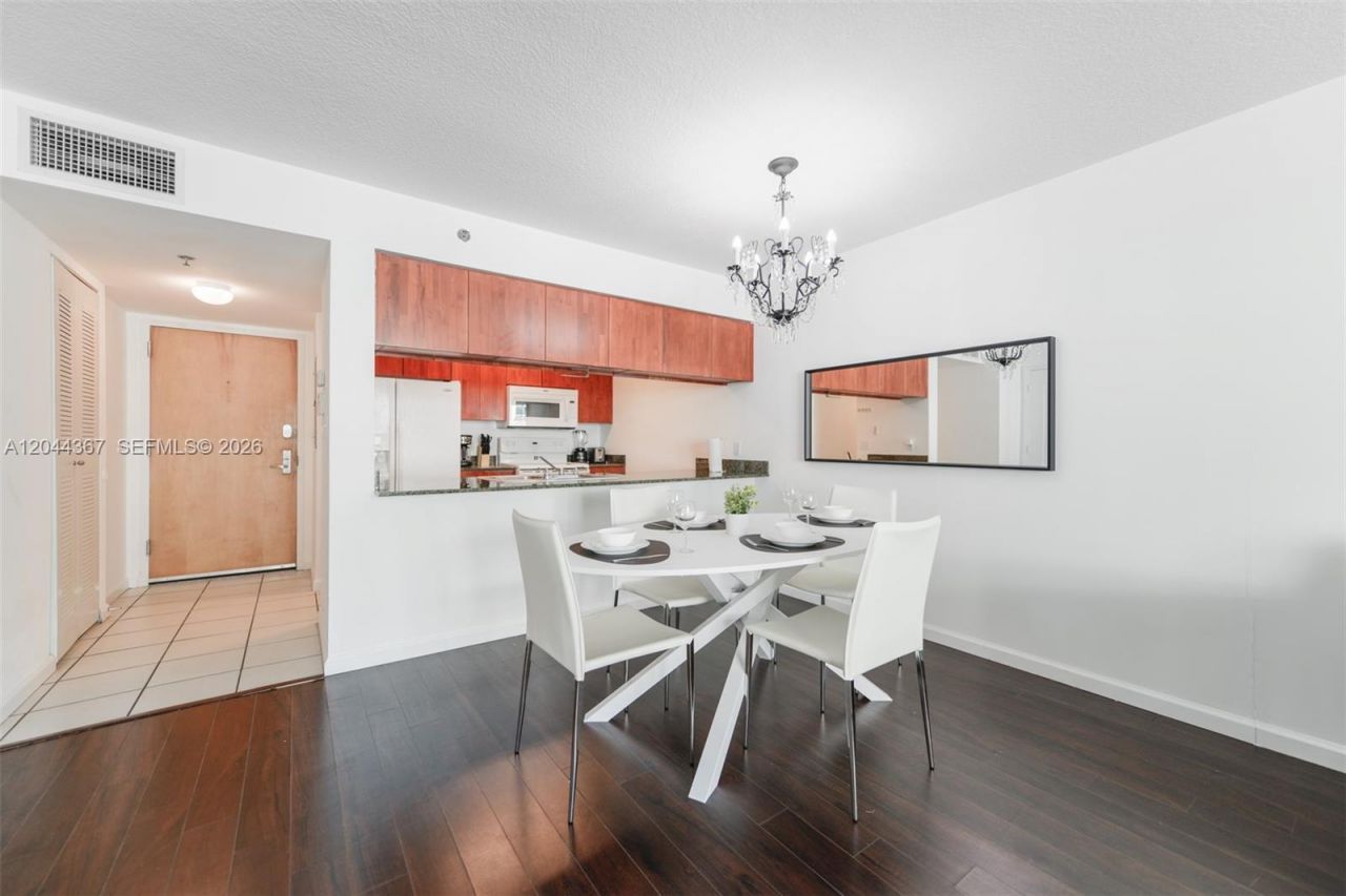1200 Brickell Bay Dr , Unit 3614, Miami, FL 33131 Photo