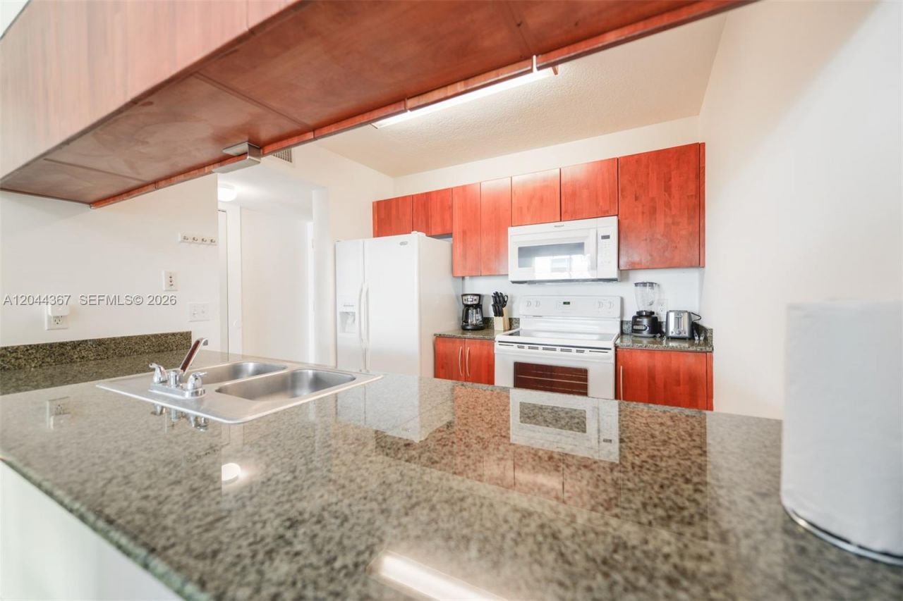 1200 Brickell Bay Dr , Unit 3614, Miami, FL 33131 Photo