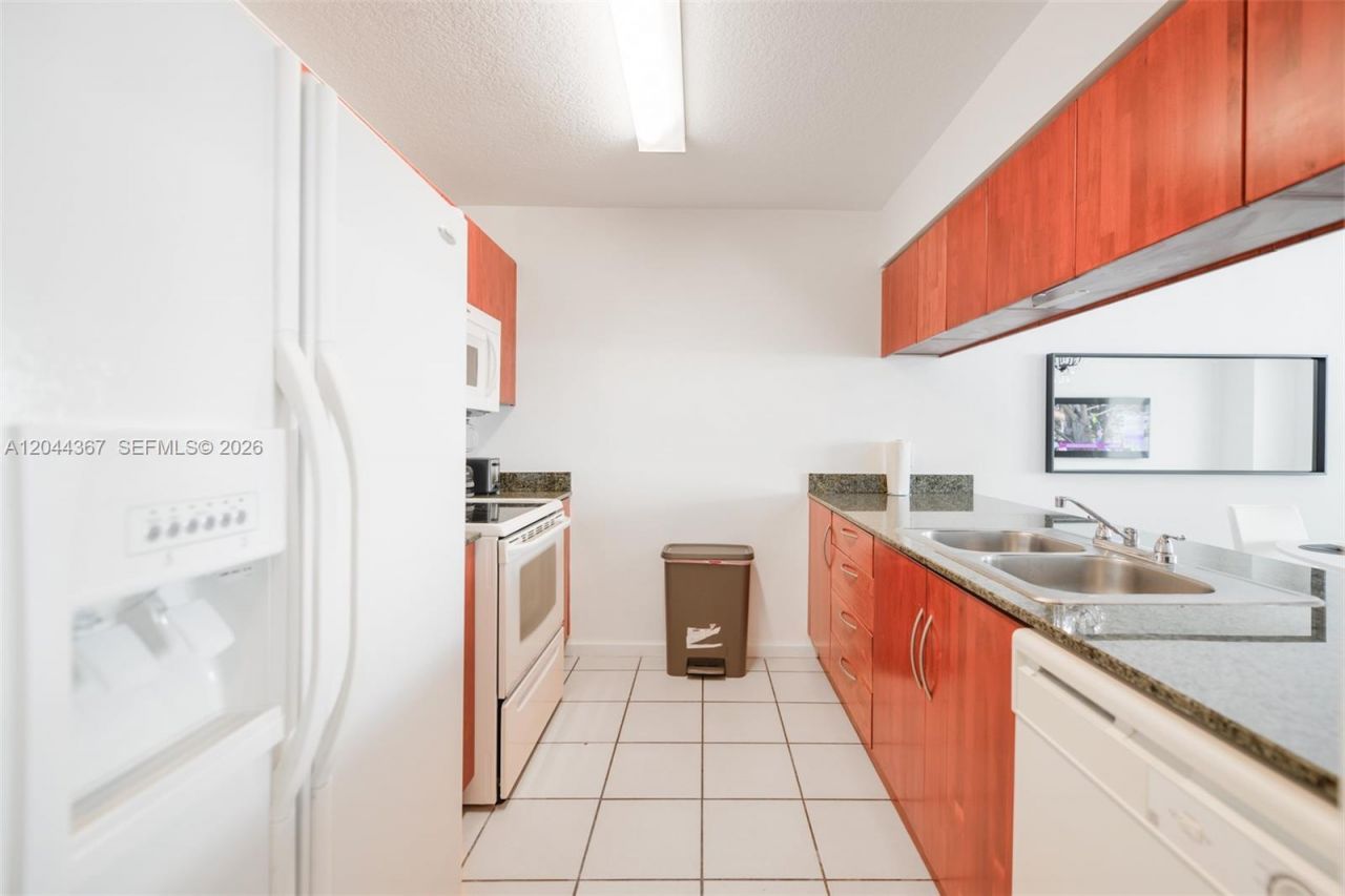 1200 Brickell Bay Dr , Unit 3614, Miami, FL 33131 Photo