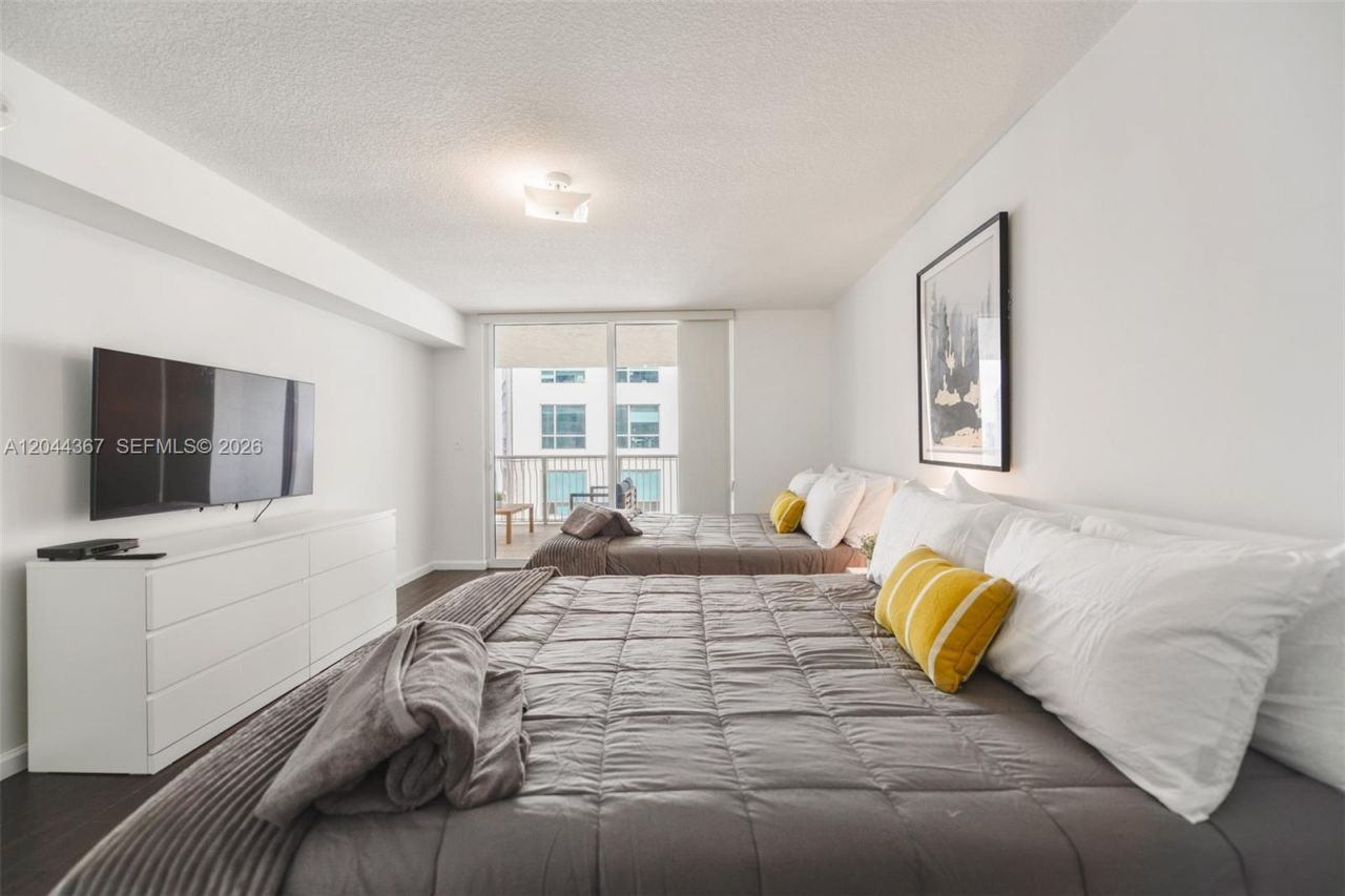1200 Brickell Bay Dr , Unit 3614, Miami, FL 33131 Photo