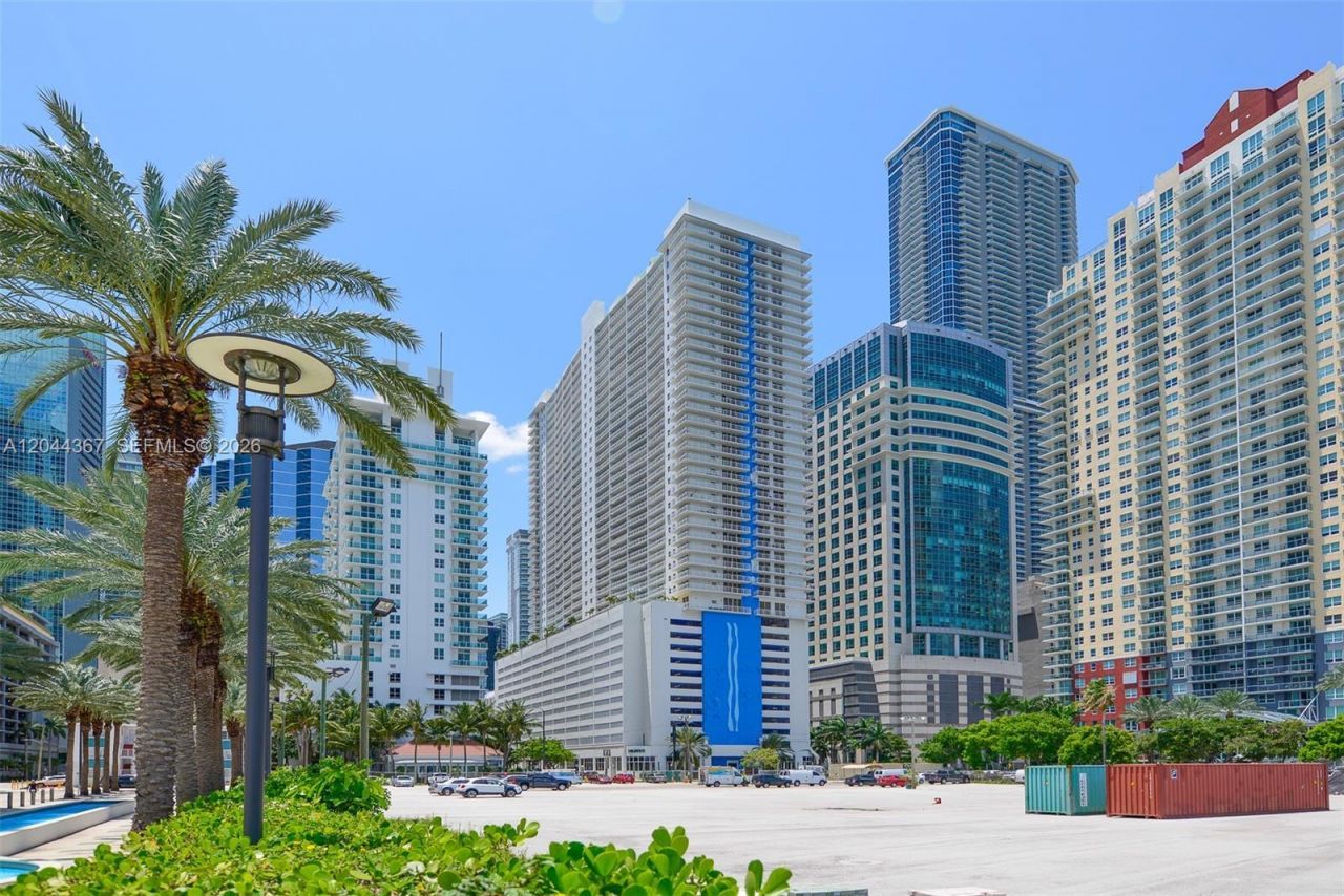 1200 Brickell Bay Dr , Unit 3614, Miami, FL 33131 Photo