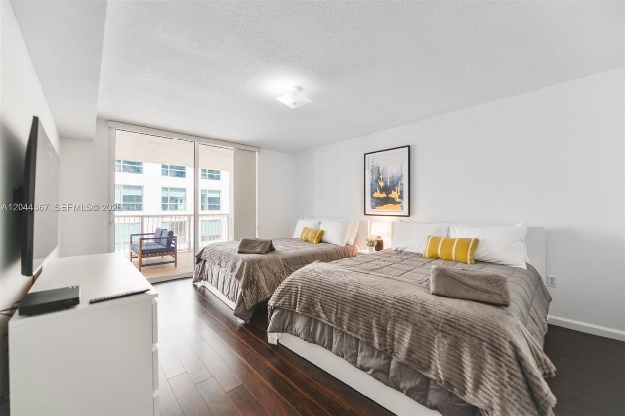 1200 Brickell Bay Dr , Unit 3614, Miami, FL 33131 Photo